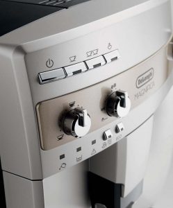 Delonghi Magnifica ESAM 3000 3300 detailed review and comparison with the ESAM 2200 2800 3200 101Coffeemachines.Info