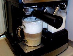 Oster Prima Latte Coffee Maker Espresso Treatment of Milk 15 Bar